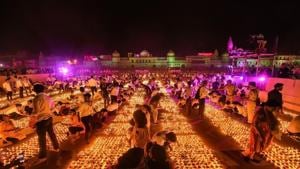 Devotees light earthen lamps on the bank of Saryu River during Deepotsav celebrations in Ayodhya in 2019.(PTI) Devotees light earthen lamps on the bank of Saryu River during Deepotsav celebrations in Ayodhya in 2019.(PTI)