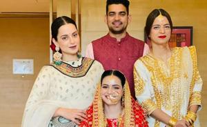 Kangana Ranaut poses with her sister, brother and sister-in-law. Kangana Ranaut poses with her sister, brother and sister-in-law.