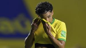 Brazil's Marquinhos wipes his face with his jersey at the end of the first half during a qualifying soccer match against Venezuela for the FIFA World Cup Qatar 2022 in Sao Paulo.(AP) Brazil's Marquinhos wipes his face with his jersey at the end of the first half during a qualifying soccer match against Venezuela for the FIFA World Cup Qatar 2022 in Sao Paulo.(AP)