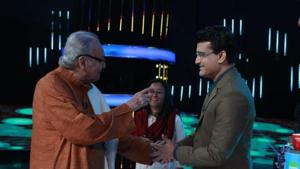 Soumitra Chatterjee (L) with Sourav Ganguly(Twitter/Sourav Ganguly) Soumitra Chatterjee (L) with Sourav Ganguly(Twitter/Sourav Ganguly)