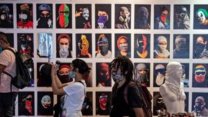 Visitors at the Social Uprising Museum, which exhibits street art pieces from the protests against the Chilean government of Sebastian Pinera, in Santiago on November 11. Filled with multicoloured posters, angry graffiti and other symbols of protest -- metal shields, tear gas cartridges -- Santiago’s Museum of Social Uprising is aiming to keep alive the memory of months of deadly demonstrations that have left a lasting mark on Chile. (Martin Barnetti / AFP) Visitors at the Social Uprising Museum, which exhibits street art pieces from the protests against the Chilean government of Sebastian Pinera, in Santiago on November 11. Filled with multicoloured posters, angry graffiti and other symbols of protest -- metal shields, tear gas cartridges -- Santiago’s Museum of Social Uprising is aiming to keep alive the memory of months of deadly demonstrations that have left a lasting mark on Chile. (Martin Barnetti / AFP)