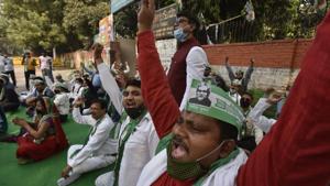 JD(U) supporters raise slogans during a protest against Delhi govt after it said that no Chhath Puja will occur at public places due to Covid-19, at Jantar Mantar, in New Delhi, India, on Sunday, November 15, 2020 (Photo by Sanjeev Verma/ Hindustan Times) JD(U) supporters raise slogans during a protest against Delhi govt after it said that no Chhath Puja will occur at public places due to Covid-19, at Jantar Mantar, in New Delhi, India, on Sunday, November 15, 2020 (Photo by Sanjeev Verma/ Hindustan Times)