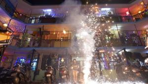 SAFAR said that sudden change in weather (winds from the sea at relatively faster speed) and probability of negligible firecracker emissions in Mumbai “worked positively to keep air quality in check”(Satyabrata Tripathy/HT Photo) SAFAR said that sudden change in weather (winds from the sea at relatively faster speed) and probability of negligible firecracker emissions in Mumbai “worked positively to keep air quality in check”(Satyabrata Tripathy/HT Photo)
