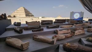 People look at ancient sarcophagi on display, discovered in a vast necropolis in Saqqara, Giza, Egypt.(AP) People look at ancient sarcophagi on display, discovered in a vast necropolis in Saqqara, Giza, Egypt.(AP)
