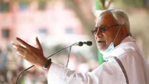 Even though RJD’s Tejashwi Yadav emerged as a big player, Nitish Kumar was able to neutralise this by retaining the women vote(SANTOSH KUMAR/HTPHOTO)