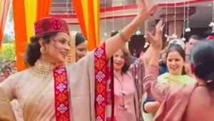 Kangana Ranaut dances at her brother’s wedding reception. Kangana Ranaut dances at her brother’s wedding reception.