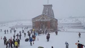 The portals of Kedarnath shrine close for the winter season amid snowfall on Monday morning in Uttarakhand.(RAAJIV KALA/HT PHOTO.) The portals of Kedarnath shrine close for the winter season amid snowfall on Monday morning in Uttarakhand.(RAAJIV KALA/HT PHOTO.)