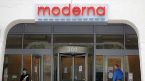 A sign marks the headquarters of Moderna Therapeutics, which is developing a vaccine against the coronavirus disease (Covid-19), in Cambridge, Massachusetts.(REUTERS) A sign marks the headquarters of Moderna Therapeutics, which is developing a vaccine against the coronavirus disease (Covid-19), in Cambridge, Massachusetts.(REUTERS)