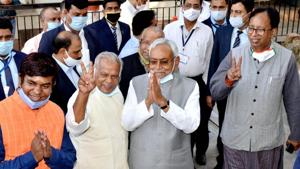 JD(U) chief Nitish Kumar with HAM president Jitan Ram Manjhi, BJP state president Sanjay Jaiswal, and VIP leader Mukesh Sahni in Patna on Sunday. Kumar will take oath as Bihar chief minister on Monday.(PTI Photo) JD(U) chief Nitish Kumar with HAM president Jitan Ram Manjhi, BJP state president Sanjay Jaiswal, and VIP leader Mukesh Sahni in Patna on Sunday. Kumar will take oath as Bihar chief minister on Monday.(PTI Photo)