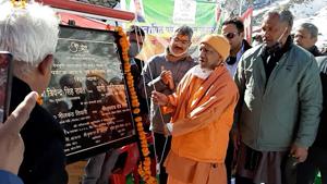 Uttar Pradesh Chief Minister Yogi Adityanath along with Uttarakhand CM Trivendra Rawat laying the stone foundation of a guest house in Badrinath, in Chamoli District on Tuesday.(ANI) Uttar Pradesh Chief Minister Yogi Adityanath along with Uttarakhand CM Trivendra Rawat laying the stone foundation of a guest house in Badrinath, in Chamoli District on Tuesday.(ANI)