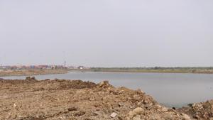 Previous violation at Belpada near JNPT special economic zone. The area, along with other eco-sensitive zones in Uran, has faced the problem of debris dumping that has threatened mangrove patches in the Raigad district.(HT Photo) Previous violation at Belpada near JNPT special economic zone. The area, along with other eco-sensitive zones in Uran, has faced the problem of debris dumping that has threatened mangrove patches in the Raigad district.(HT Photo)