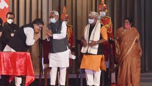 Kumar took oath for his fourth consecutive term as chief minister on Monday. Devi and Prasad, both BJP leaders, replaced Modi, who was deputy CM for 11 years.(Parwaz Khan/HT Photo) Kumar took oath for his fourth consecutive term as chief minister on Monday. Devi and Prasad, both BJP leaders, replaced Modi, who was deputy CM for 11 years.(Parwaz Khan/HT Photo)