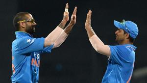 Shikhar Dhawan (L) with Suresh Raina(Getty Images) Shikhar Dhawan (L) with Suresh Raina(Getty Images)