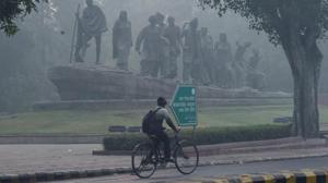 From an AQI of 435 on November 15, which is in the severe zone, the air improved to poor (221) on November 16 and moderate (171) on Tuesday.(PTI Photo) From an AQI of 435 on November 15, which is in the severe zone, the air improved to poor (221) on November 16 and moderate (171) on Tuesday.(PTI Photo)