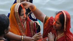 Administration has cited rising number of Covid-19 cases to ban Chhath puja at public places in Dehradun.(Subhankar Chakraborty/HT PHOTO/Representative) Administration has cited rising number of Covid-19 cases to ban Chhath puja at public places in Dehradun.(Subhankar Chakraborty/HT PHOTO/Representative)