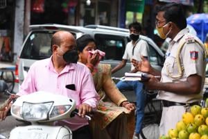 The fine for mask violations has increased from ₹500 to ₹2,000.(Photo: Raj K Raj/HT) The fine for mask violations has increased from ₹500 to ₹2,000.(Photo: Raj K Raj/HT)