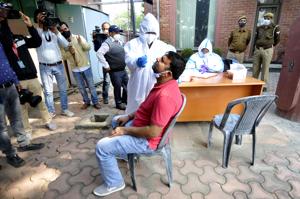 With the number of coronavirus cases witnessing a surge, the Ahmedabad administration has decided to impose night curfew in the city(Hindustan Times) With the number of coronavirus cases witnessing a surge, the Ahmedabad administration has decided to impose night curfew in the city(Hindustan Times)