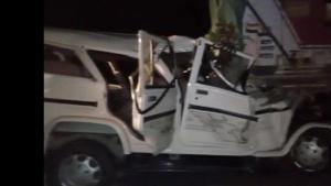 At least 14 people died in a road accident in Uttar Pradesh’s Pratapgarh on Thursday night.(ANI Photo) At least 14 people died in a road accident in Uttar Pradesh’s Pratapgarh on Thursday night.(ANI Photo)
