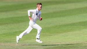 Andrew Hazeldine running in to bowl.(Getty Images) Andrew Hazeldine running in to bowl.(Getty Images)