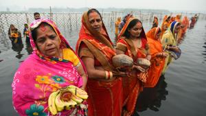 The Delhi Disaster Management Authority on November 10 had issued an order barring any gathering on the occasion of Chhath Puja, after cases in the Capital started to increase from October last week.(Photo: Sanchit Khanna/HT) The Delhi Disaster Management Authority on November 10 had issued an order barring any gathering on the occasion of Chhath Puja, after cases in the Capital started to increase from October last week.(Photo: Sanchit Khanna/HT)