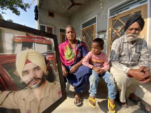 Fireman Manpreet Singh’s sister was promised a government job, but the matter remains embroiled in red tape, says their father Malkit Singh (right).(Gurpreet Singh/HT) Fireman Manpreet Singh’s sister was promised a government job, but the matter remains embroiled in red tape, says their father Malkit Singh (right).(Gurpreet Singh/HT)