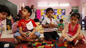 When it comes to lessons on finance, parents are the best teachers to make children understand in their own way.(HT file) When it comes to lessons on finance, parents are the best teachers to make children understand in their own way.(HT file)