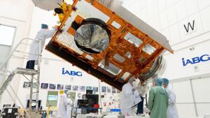 Each Sentinel-6 probe carries a radar altimeter, which measures the time it takes for radar pulses to travel to earth’s surface and back again.(AFP Photo) Each Sentinel-6 probe carries a radar altimeter, which measures the time it takes for radar pulses to travel to earth’s surface and back again.(AFP Photo)