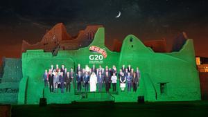 Family Photo composite for the annual G20 Leaders' Summit is projected onto Salwa Palace in At-Turaif, one of the country's UNESCO World Heritage sites, in Diriyah, Saudi Arabia, November 20, 2020.(VIA REUTERS) Family Photo composite for the annual G20 Leaders' Summit is projected onto Salwa Palace in At-Turaif, one of the country's UNESCO World Heritage sites, in Diriyah, Saudi Arabia, November 20, 2020.(VIA REUTERS)