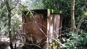 With missing grave angels and damaged monuments the Ambala Cemetery is virtually in ruins.(HT Photo) With missing grave angels and damaged monuments the Ambala Cemetery is virtually in ruins.(HT Photo)