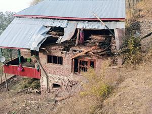 A house damaged in a ceasefire violation at Naugam Sector in Kashmir on November 13.(ANI) A house damaged in a ceasefire violation at Naugam Sector in Kashmir on November 13.(ANI)