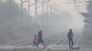The average AQI last Sunday was 448 in Ghaziabad, 441 in Noida, 417 in Greater Noida, 425 in Gurgaon and 414 in Faridabad.(Vipin Kumar/HT PHOTO) The average AQI last Sunday was 448 in Ghaziabad, 441 in Noida, 417 in Greater Noida, 425 in Gurgaon and 414 in Faridabad.(Vipin Kumar/HT PHOTO)
