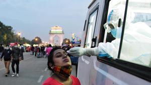 Health workers collecting swab samples from a girl for Covid-19 testing at India Gate in New Delhi.(ANI) Health workers collecting swab samples from a girl for Covid-19 testing at India Gate in New Delhi.(ANI)