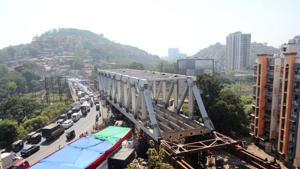 A special mega block by the Central Railway helped in completing the launch of the 76.67 meter long open web girder for the ROB located on the Kalyan-Shilphata stretch.(Rishikesh Choudhary/ HT PHOTO) A special mega block by the Central Railway helped in completing the launch of the 76.67 meter long open web girder for the ROB located on the Kalyan-Shilphata stretch.(Rishikesh Choudhary/ HT PHOTO)
