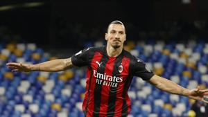 Soccer Football - Serie A - Napoli v AC Milan - Stadio San Paolo, Naples, Italy - November 22, 2020 AC Milan’s Zlatan Ibrahimovic celebrates scoring their first goal while wearing red face paint to raise awareness of domestic violence against women REUTERS/Ciro De Luca(REUTERS) Soccer Football - Serie A - Napoli v AC Milan - Stadio San Paolo, Naples, Italy - November 22, 2020 AC Milan’s Zlatan Ibrahimovic celebrates scoring their first goal while wearing red face paint to raise awareness of domestic violence against women REUTERS/Ciro De Luca(REUTERS)