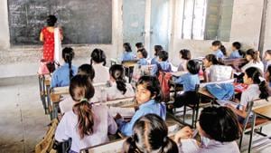 Primary schools for Classes 1 to 5 are supposed to reopen from December 14 but now, the government has rescheduled them to the third week of January.(HT PHOTO.) Primary schools for Classes 1 to 5 are supposed to reopen from December 14 but now, the government has rescheduled them to the third week of January.(HT PHOTO.)