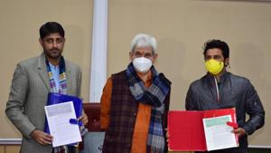Jammu Kashmir’s Lieutenant Governor Manoj Sinha with former cricketer Suresh Raina(Twitter) Jammu Kashmir’s Lieutenant Governor Manoj Sinha with former cricketer Suresh Raina(Twitter)