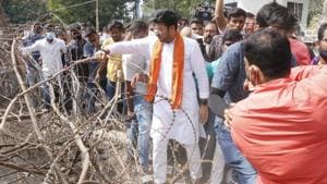 Angry at the presence of a large number of police personnel who allegedly tried to stop them, the BJYM activists led by MP Tejaswi Surya forcibly removed the barricades and entered the varsity campus.(PHOTO CREDIT: BJP.) Angry at the presence of a large number of police personnel who allegedly tried to stop them, the BJYM activists led by MP Tejaswi Surya forcibly removed the barricades and entered the varsity campus.(PHOTO CREDIT: BJP.)