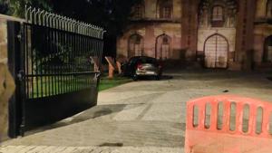 It was reported that a car approaching from Lodhi Road rammed through the main entrance gate of the Safdarjung Tomb. The car was speeding and it further went on to hit the stone information board.(Sourced) It was reported that a car approaching from Lodhi Road rammed through the main entrance gate of the Safdarjung Tomb. The car was speeding and it further went on to hit the stone information board.(Sourced)