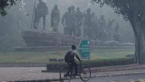 After Diwali, rainfall and good winds had helped clear pollutants and improved the air from ‘severe’ to ‘poor’.(PTI) After Diwali, rainfall and good winds had helped clear pollutants and improved the air from ‘severe’ to ‘poor’.(PTI)