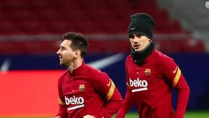 Soccer Football - La Liga Santander - Atletico Madrid v FC Barcelona - Wanda Metropolitano, Madrid, Spain - November 21, 2020 Barcelona's Lionel Messi and Antoine Griezmann during the warm up before the match REUTERS/Sergio Perez(REUTERS) Soccer Football - La Liga Santander - Atletico Madrid v FC Barcelona - Wanda Metropolitano, Madrid, Spain - November 21, 2020 Barcelona's Lionel Messi and Antoine Griezmann during the warm up before the match REUTERS/Sergio Perez(REUTERS)