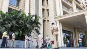 Enforcement Directorate (ED) officials during a raid at the premises of Shiv Sena MLA Pratap Sarnaik in a money laundering case.(PTI Photo) Enforcement Directorate (ED) officials during a raid at the premises of Shiv Sena MLA Pratap Sarnaik in a money laundering case.(PTI Photo)