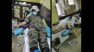 The two jawans, Assistant Commandant Javed Ali and Constable Ranjan Kumar of the CRPF’s 73rd Battalion, donated blood.(Twitter) The two jawans, Assistant Commandant Javed Ali and Constable Ranjan Kumar of the CRPF’s 73rd Battalion, donated blood.(Twitter)