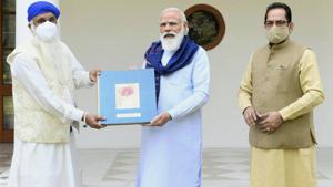 Prime Minister Narendra Modi releases a book on the life and ideals of Sri Guru Nanak Dev Ji. The book has been penned by Kirpal Singh, who is based in Chandigarh.(PTI photo) Prime Minister Narendra Modi releases a book on the life and ideals of Sri Guru Nanak Dev Ji. The book has been penned by Kirpal Singh, who is based in Chandigarh.(PTI photo)