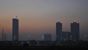According to the index, an AQI between zero and 50 is considered ‘good’, 51 and 100 ‘satisfactory’, 101 and 200 ‘moderate’, 201 and 300 ‘poor’, 301 and 400 ‘very poor’, and 401 and 500 ‘severe’.(Sunil Ghosh/HT Photo) According to the index, an AQI between zero and 50 is considered ‘good’, 51 and 100 ‘satisfactory’, 101 and 200 ‘moderate’, 201 and 300 ‘poor’, 301 and 400 ‘very poor’, and 401 and 500 ‘severe’.(Sunil Ghosh/HT Photo)