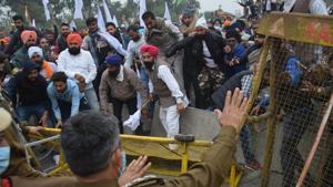 Farmers break past police barricades while marching towards Delhi in protest against farm reform laws.(HT Photo) Farmers break past police barricades while marching towards Delhi in protest against farm reform laws.(HT Photo)