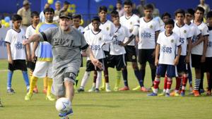 Argentine Socer legend Diego Maradona during a football workshop in private school in North 24 Parganas dist , India on december 12, 2017.(Samir Jana/Hindustan Times) Argentine Socer legend Diego Maradona during a football workshop in private school in North 24 Parganas dist , India on december 12, 2017.(Samir Jana/Hindustan Times)