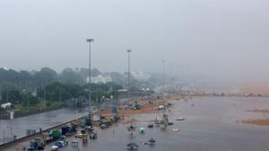 A deserted, inundated Marina beach in Chennai on Wednesday.(REUTERS) A deserted, inundated Marina beach in Chennai on Wednesday.(REUTERS)