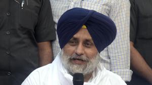 Badal earlier in a tweet condemned the Haryana government and the Centre for choosing to repress peaceful farmer movement and further said that today is “Punjab’s 26/11”.(Sameer Sehgal/HT Photo) Badal earlier in a tweet condemned the Haryana government and the Centre for choosing to repress peaceful farmer movement and further said that today is “Punjab’s 26/11”.(Sameer Sehgal/HT Photo)