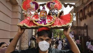 Nagarjuna Besha is observed every 26 years in Puri. The besha was last observed in 1994, when six devotees were killed in the ensuing stampede.(AP PHOTO.) Nagarjuna Besha is observed every 26 years in Puri. The besha was last observed in 1994, when six devotees were killed in the ensuing stampede.(AP PHOTO.)