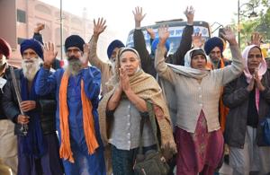 Members of the Sikh jatha in Amritsar on Friday before leaving for Nankana Sahib in Pakistan.(Sameer Sehgal/HT) Members of the Sikh jatha in Amritsar on Friday before leaving for Nankana Sahib in Pakistan.(Sameer Sehgal/HT)